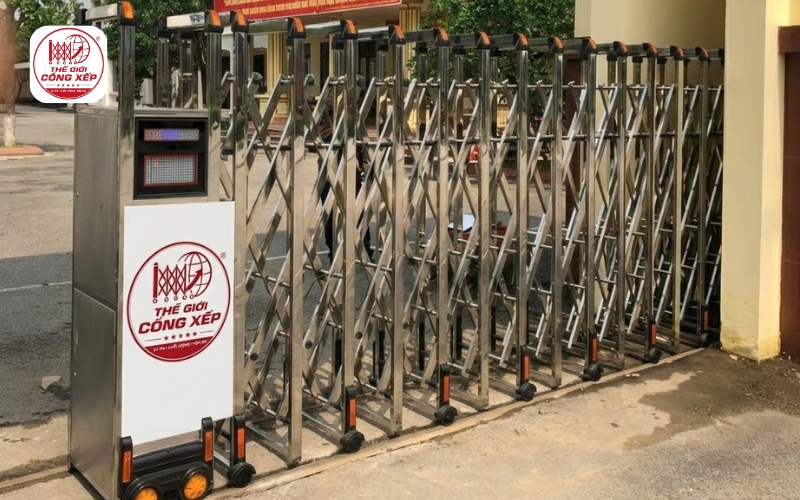 Cửa cổng xếp tự động inox